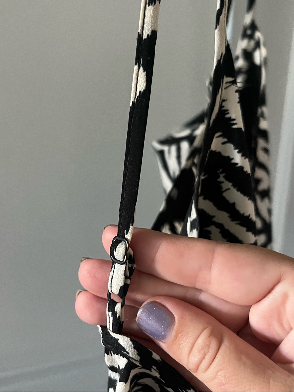 Silk Pipes and Shaw Blouse in Black and White - Picture 3 of 4